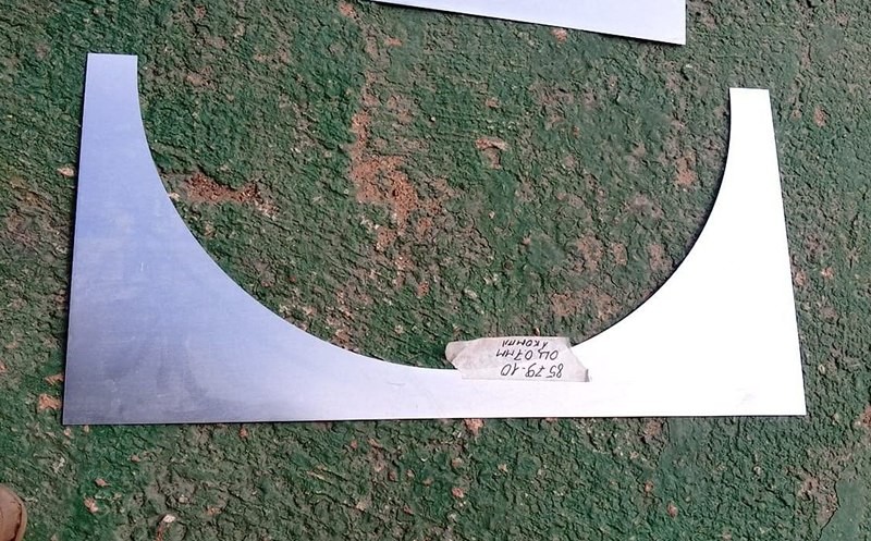 protyazhnoy-shablon-dlya-shtukaturki-v1