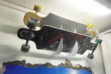 Крепление для скейтборда на стену